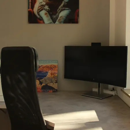 3 Raum Businessapartment In Der Kulturhauptstadt 2025 #kaffeevollautomat #65 Zoll Tv Mit Surround Soundanlage *