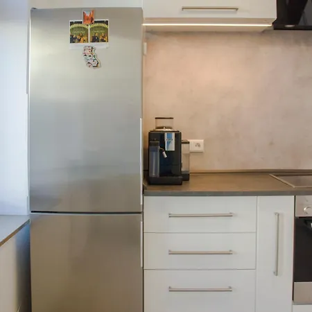 3 Raum Businessapartment In Der Kulturhauptstadt 2025 #kaffeevollautomat #65 Zoll Tv Mit Surround Soundanlage *